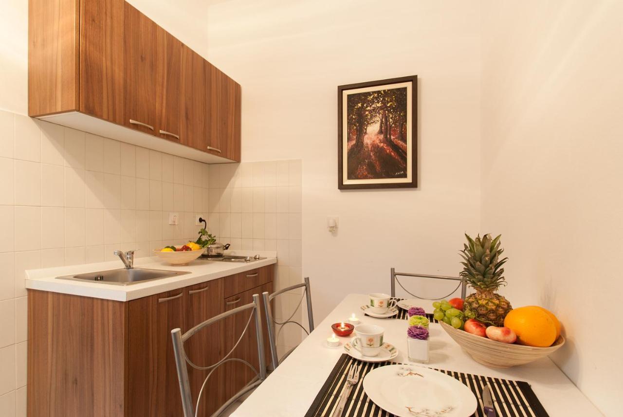 Weis Apartments Ровинь Номер фото