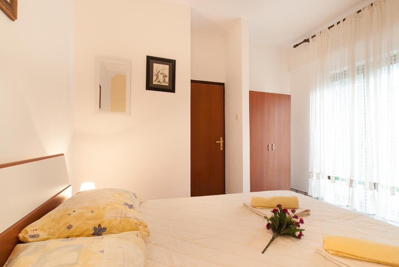 Weis Apartments Ровинь Номер фото