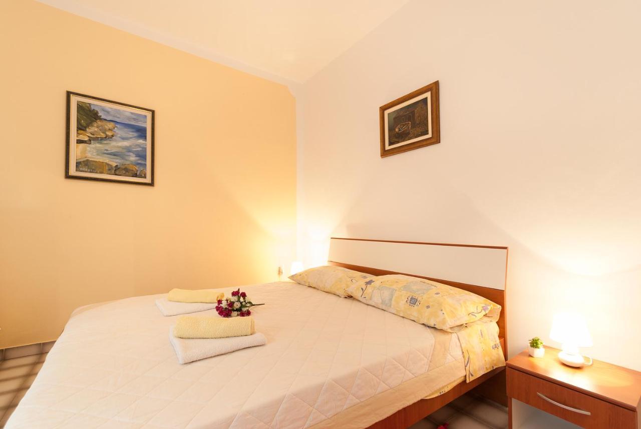 Weis Apartments Ровинь Номер фото