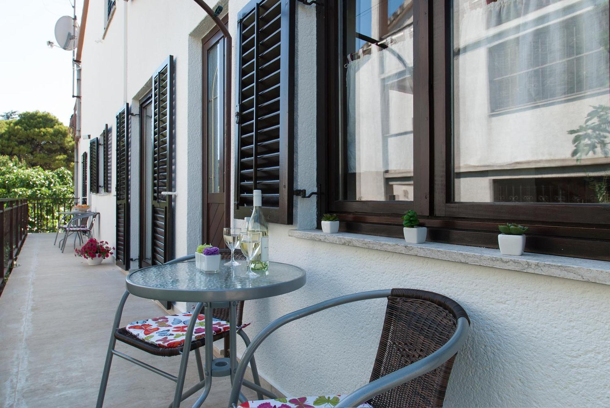 Weis Apartments Ровинь Номер фото